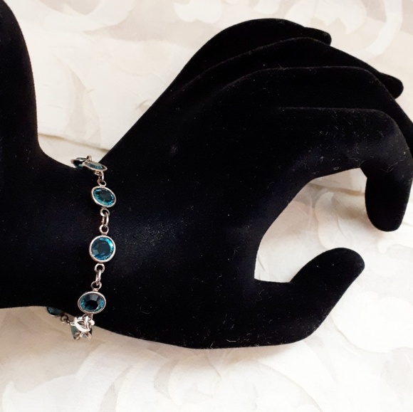 Lovely blue glass stones linked bracelet - Picture 2 of 4